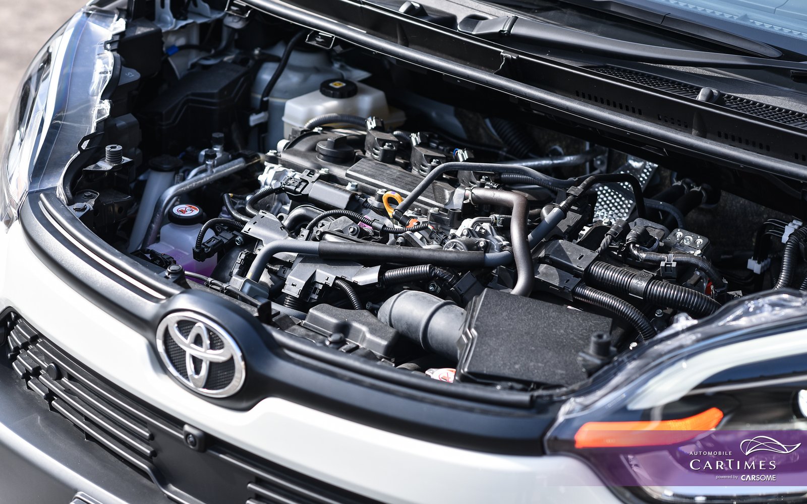 Toyota Sienta Hybrid photo 6